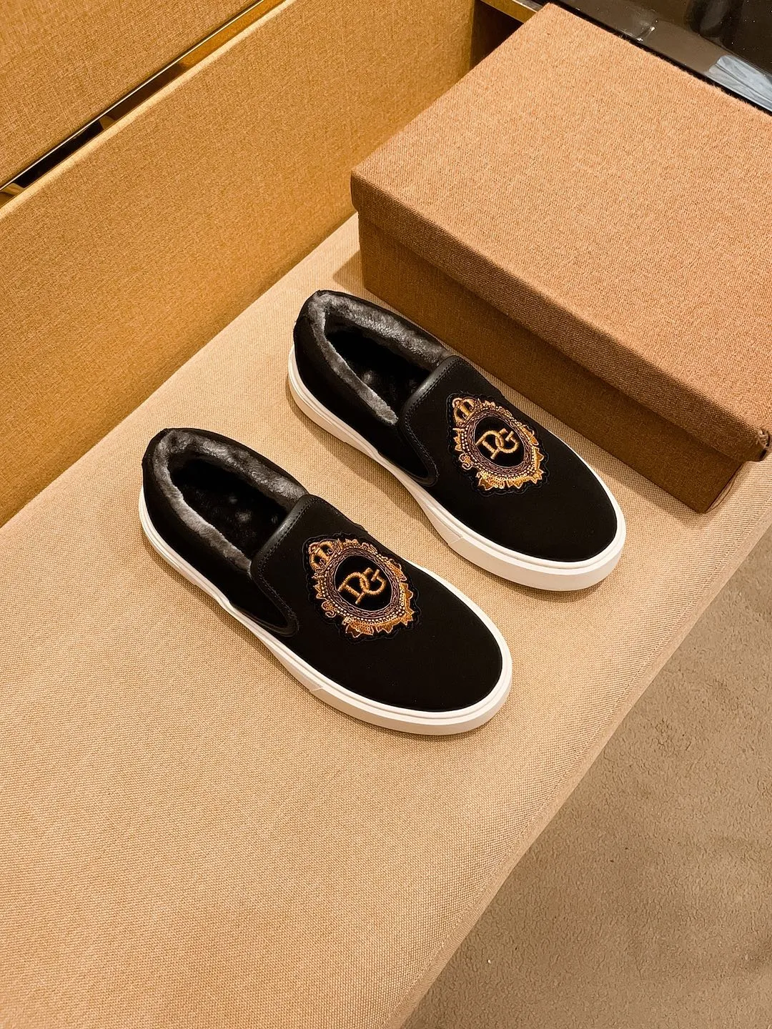 P360🚘🚘【DG】🔥 Velvet lining 🔥High-end men's shoes brand official website 1:1 latest masterpiece: the upper is made of Italian imported first-layer cowhide with Shushi original anti-slip and wear-resistant outsole🔥, making walking more convenient and comfortable! An exclusive new model, a stunning work, a beautiful 1:1 replica [color] compared to the official quality! Create a fashionable personality to set off your uniqueness! A must-have for trendy men! Classic🔥Size: 38-44 Color: 🔥 3⃣️colors available🔥